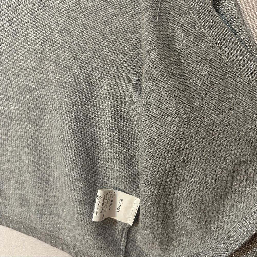 Wanko Gray Knit Shrug with Beaded V-Neck (S/M) - Picture 5 of 12